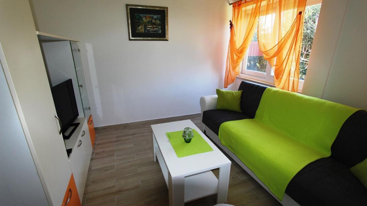 Apartments Tomislav Malinska Exterior photo